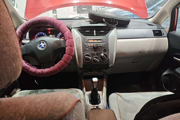 Used Venucia R50 2016 1.6L Manual Elite Edition
