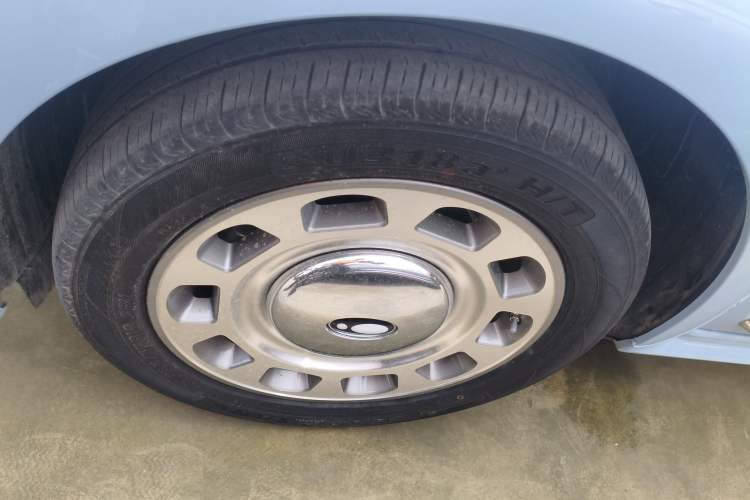 Used ORA Ballet Cat 2022 500 km Swan Lake Edition Left Front Wheel Hub