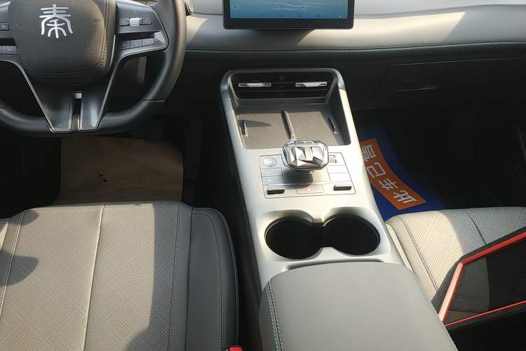Used BYD Qin PLUS 2025 DM-i Smart Drive 55KM Leading Model Gear Lever