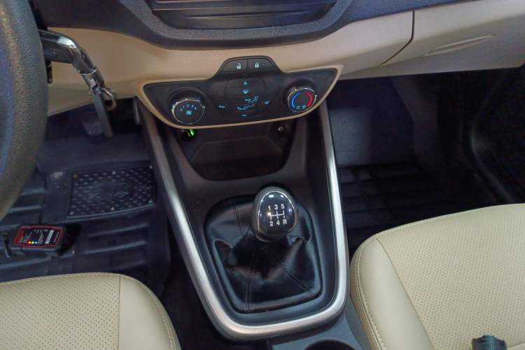 Used Ford Escort 2015 1.5L Manual Comfort Model Gear Lever