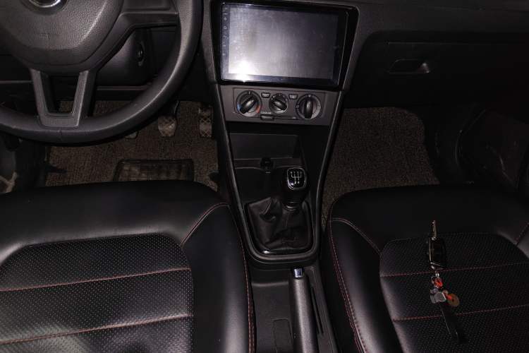 Used Skoda Rapid 2018 1.4L Manual Standard Edition Audio And AC Panel