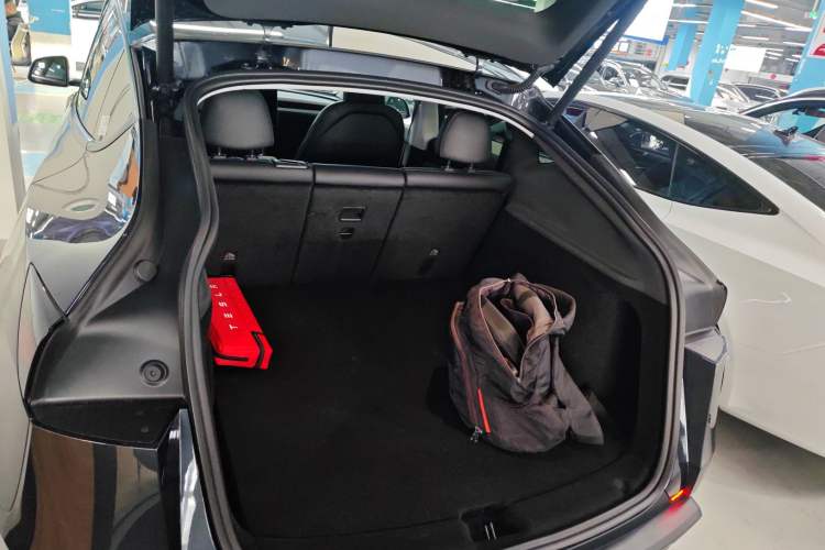 Used Tesla Model Y 2025 Rear-Wheel-Drive Version