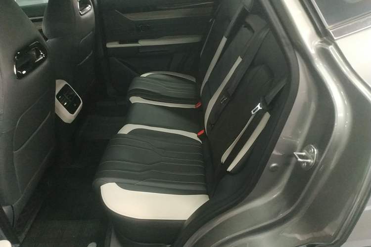 Used JETOUR Shanhai L6 2024 1.5TD DHT ULTRA
