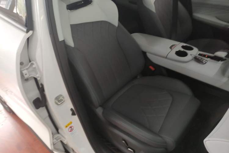 Used CHANGAN UNI-Z New Energy 2024 Blue Whale Smart Electric iDD 125km Excellence Model Right Front Seat