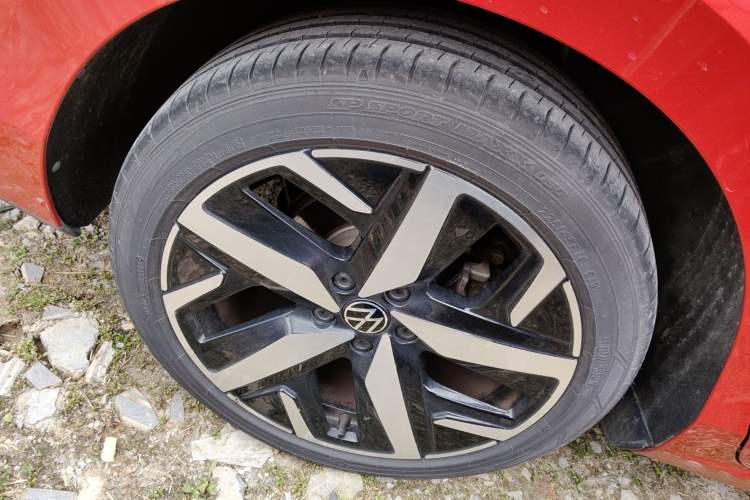 Used Volkswagen Lamando 2023 Lavida L 280TSI DSG Cool & Spicy Edition Right Rear Wheel Hub