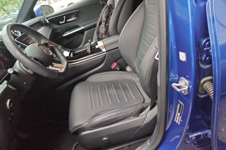 Used Mercedes-Benz GLC 2024 Facelifted GLC 260 L 4MATIC Luxury Version 5 Seats Left Front Seat