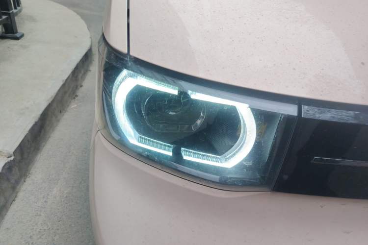 Used Wuling Hongguang MINIEV 2022 Macaron Premium Model – Lithium Iron Phosphate Right Front Headlight