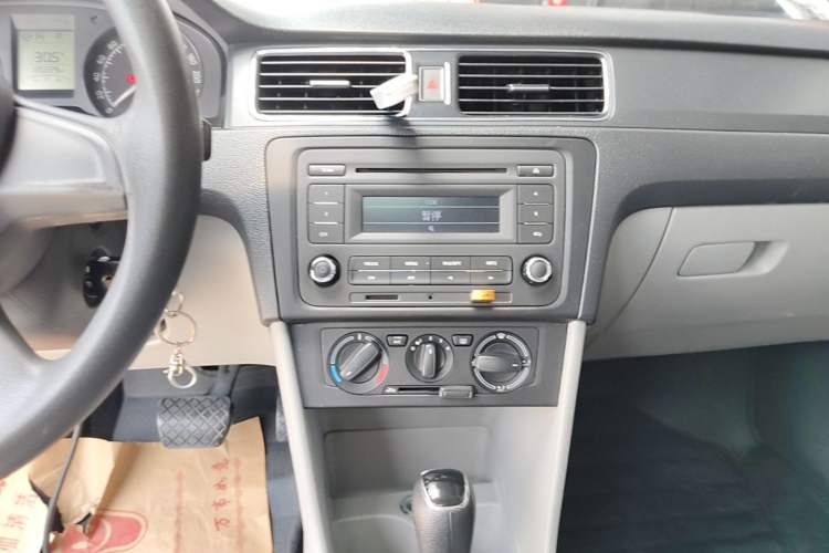 Used Skoda Rapid 2013 1.6L Automatic Smart Selection Model
