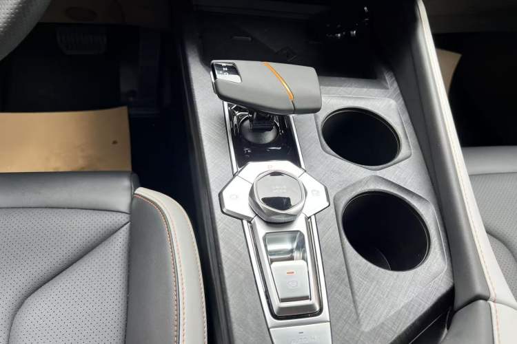 Used CHANGAN UNI-V 2023 1.5T Prestige Model
