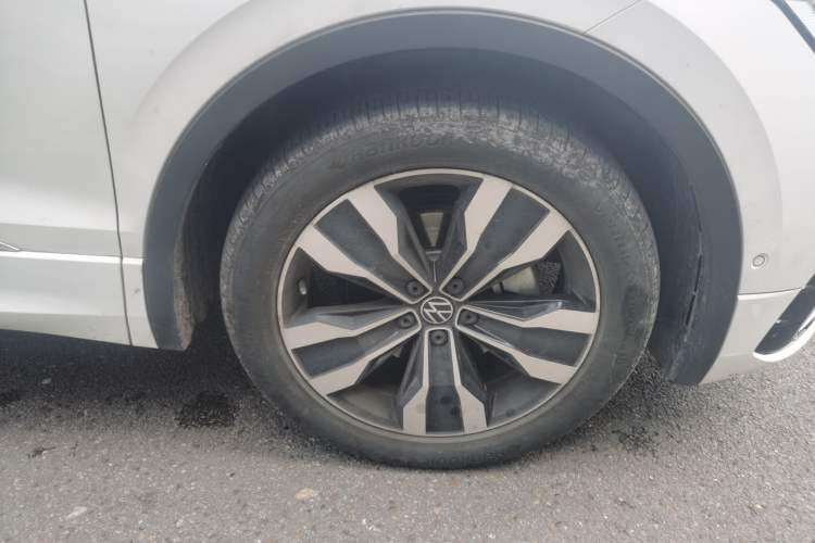 Used Volkswagen Tiguan L 2022 330TSI Automatic Two-Wheel Drive R-Line Enhanced Edition Right Front Wheel Hub