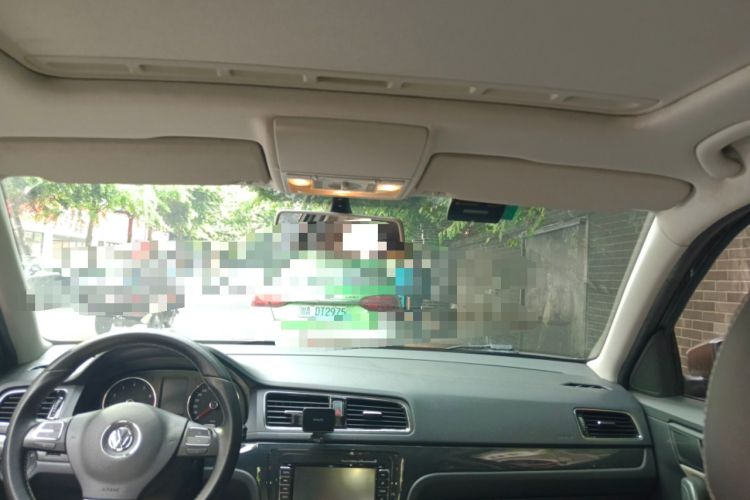 Used Volkswagen Cross Lavida 2014 1.6L Automatic
