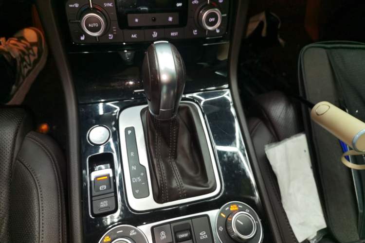 Used Volkswagen Touareg 2017 3.0 TSI Touareg Model Gear Lever