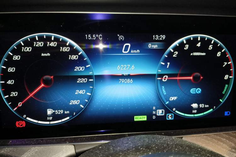 Used Mercedes-Benz E-Class New Energy 2022 Second Facelift E 350 e L Plug-in Hybrid Sports Sedan Odometer Close Up