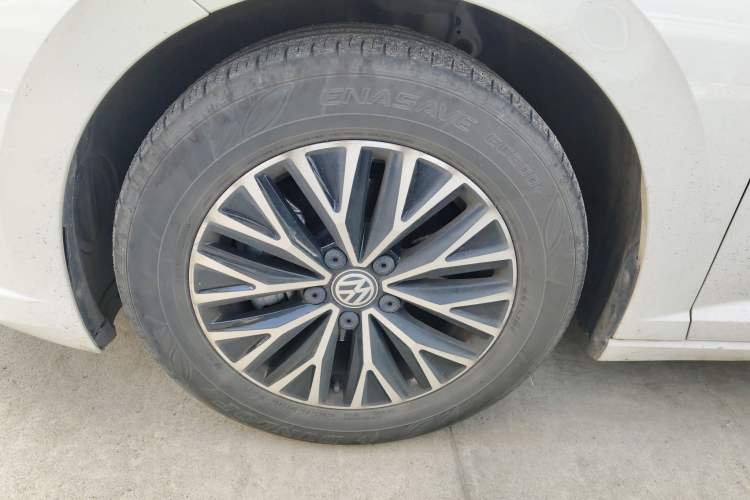 Used Volkswagen Sagitar 2020 200TSI DSG Comfort Version China VI Standard Left Front Wheel Hub