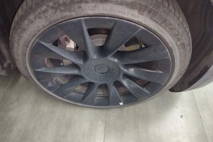 Used Tesla Model Y 2022 Rear-Wheel-Drive Version Right Front Wheel Hub