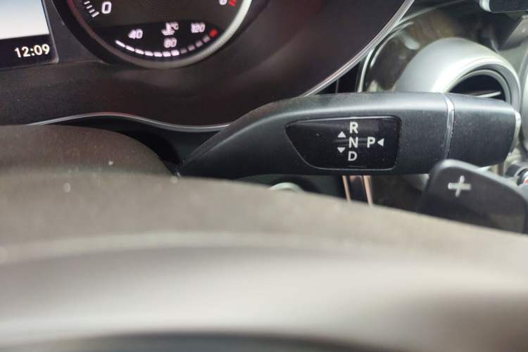 Used Mercedes-Benz GLC 2017 GLC 260 4MATIC Dynamic Edition Gear Lever