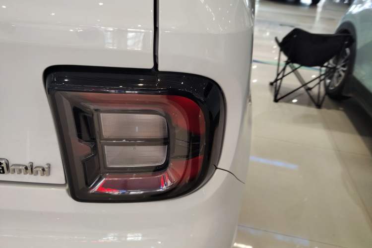 Used Geely Galaxy Panda 2024 Panda Mini 200km Longteng PRO Edition Right Rear Taillight