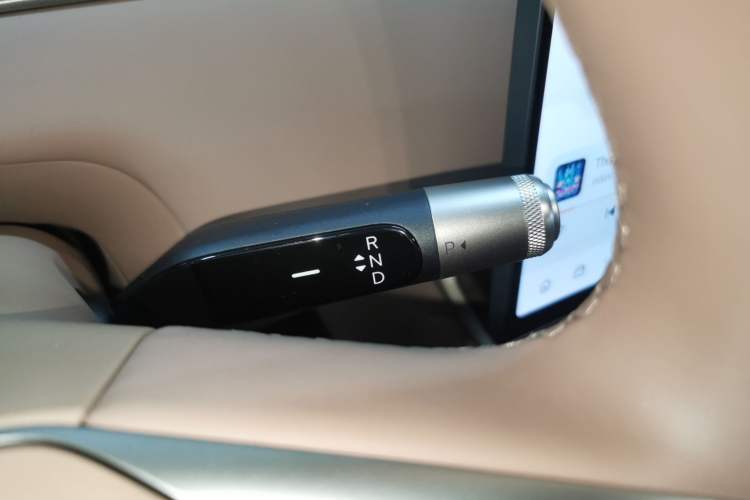 Used ONVO Luxeed L90 2025 Model—Max Six-Seater Version Gear Lever