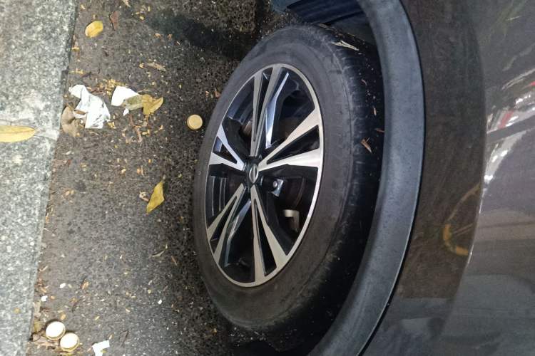 Used Nissan Qashqai 2019 2.0L CVT Luxury Edition Right Front Wheel Hub