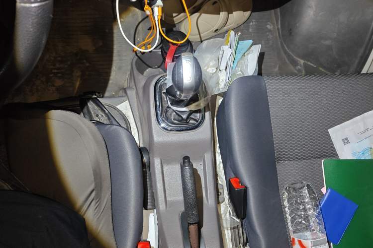 Used Dongfeng Yufeng EM26 2023 Standard Edition 41.472 kWh Henan Lithium Power Gear Lever