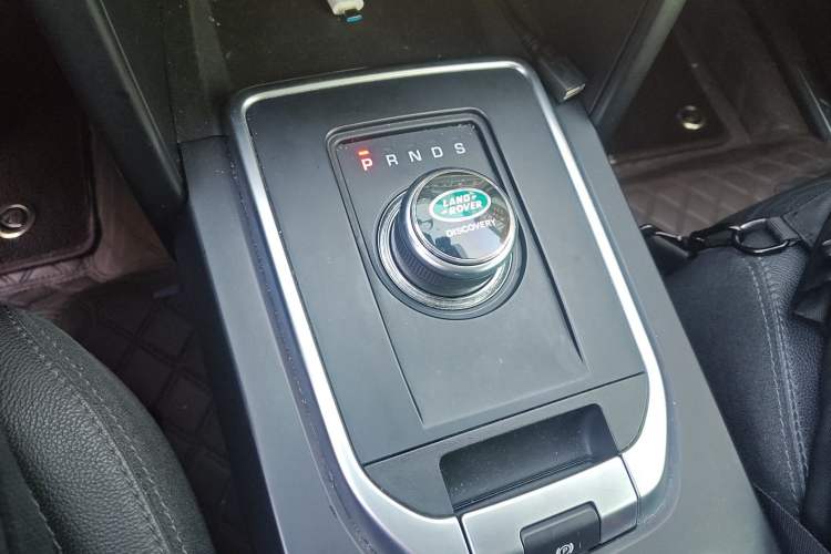 Used Land Rover Discovery Sport 2017 2.0T PURE Gear Lever