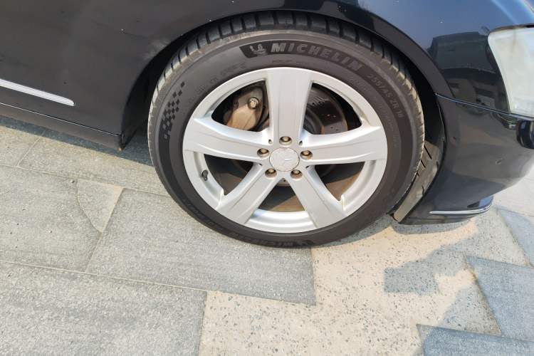 Used Mercedes-Benz S-Class 2012 S 350 L Grand Edition Right Front Wheel Hub