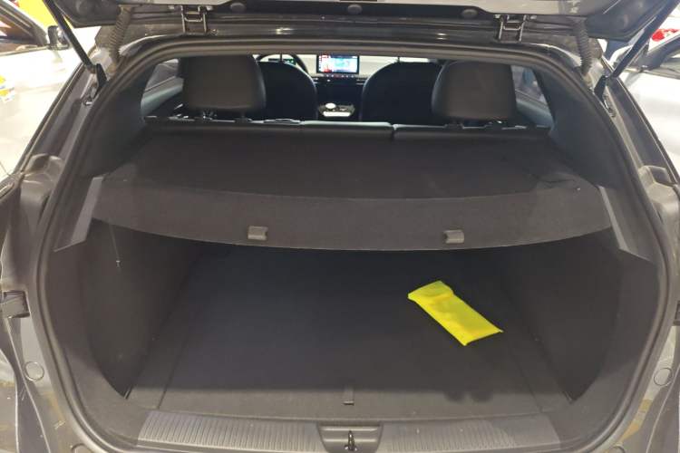 Used MG 4 EV 2022 425 km Luxury Edition Trunk