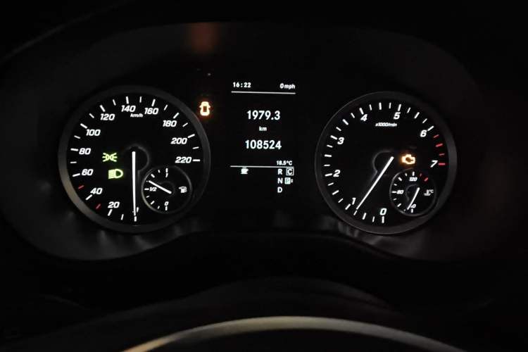 Used Mercedes-Benz Vito 2018 2.0T Business Version China VI Emission Standard
