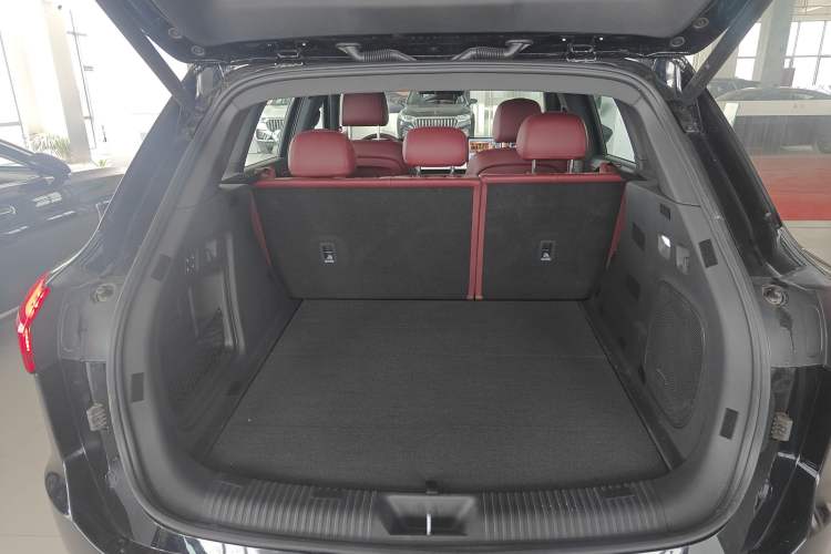 Used Hongqi HS6 PHEV 2026 240 Smart Hybrid Version Trunk