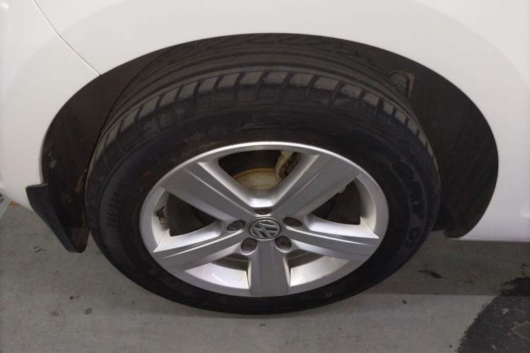 Used Volkswagen Golf 2016 230TSI Automatic Comfort Version Right Rear Wheel Hub