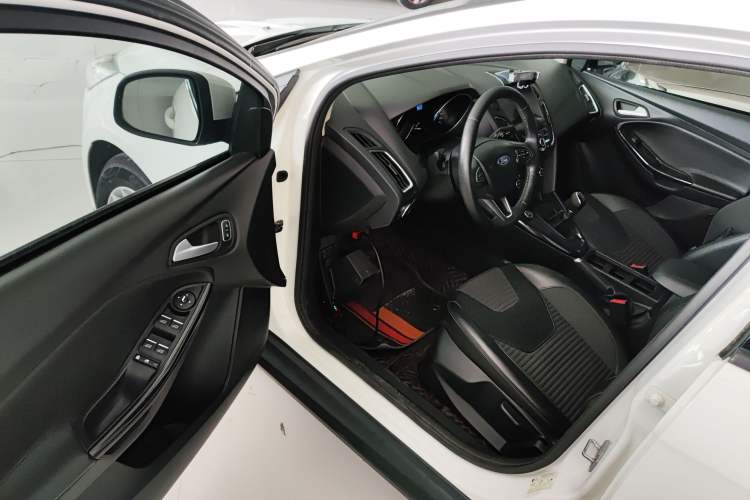 Used Ford Focus 2017 Sedan 1.6L Manual Fashion Edition Smart Drive Version Driver Seat