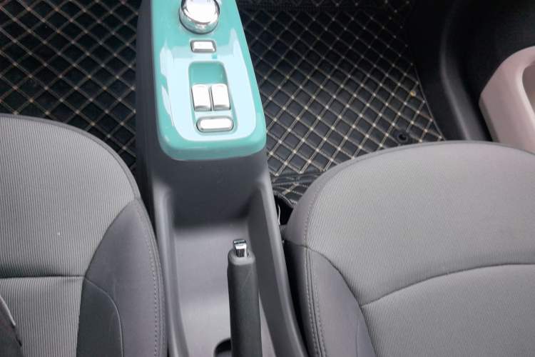 Used CHANGAN NEVO Lumin 2022 210km Sweet Edition Gear Lever