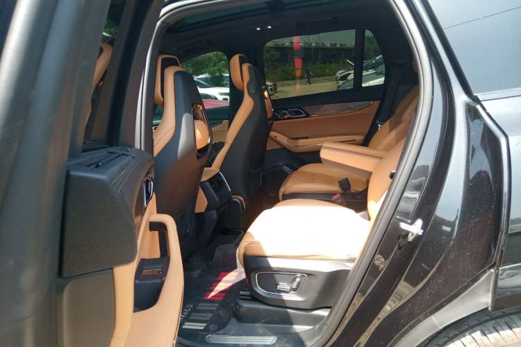 Used Lynk & Co 09 2021 2.0T Halo Six-Seater