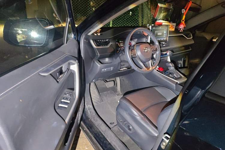 Used Toyota Wildlander 2021 Dual-Engine 2.5L E-CVT Two-Wheel Drive Luxury Edition Driver Seat