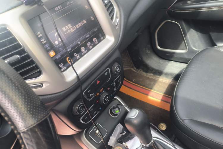 Used Jeep Compass 2017 200T Automatic Family Edition Audio And AC Panel