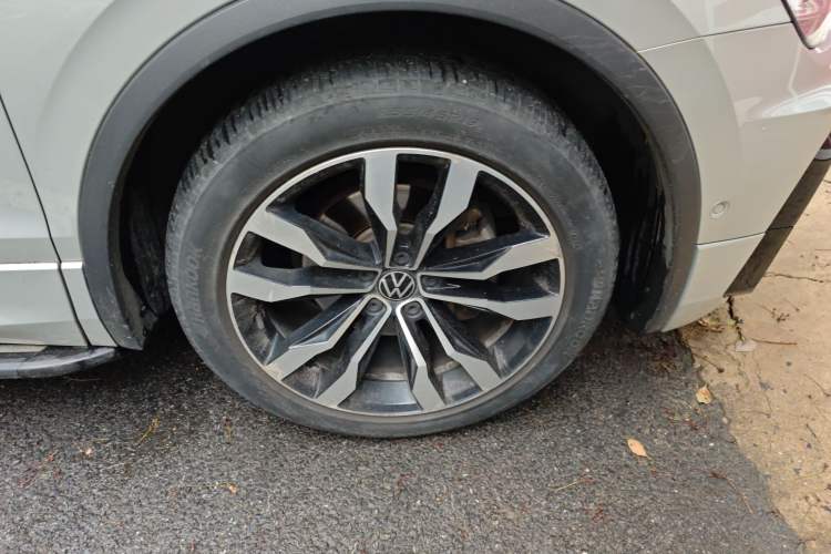 Used Volkswagen Tiguan L 2020 330TSI Automatic Two-Wheel Drive R-Line Flagship Version China VI Standard
