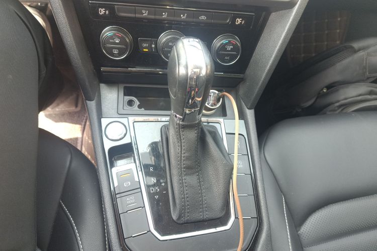 Used Volkswagen Lamando 2019 280TSI DSG Comfort Edition China VI standard Gear Lever