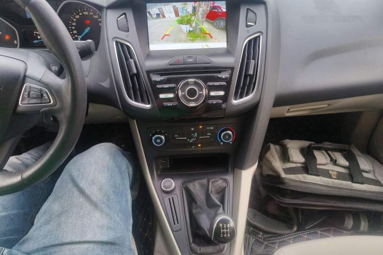 Used Ford Focus 2018 Sedan Classic 1.6L Manual Comfort Plus SmartDrive Edition Gear Lever