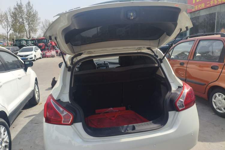 Used Nissan Tiida 2014 1.6L CVT Smart Model Trunk