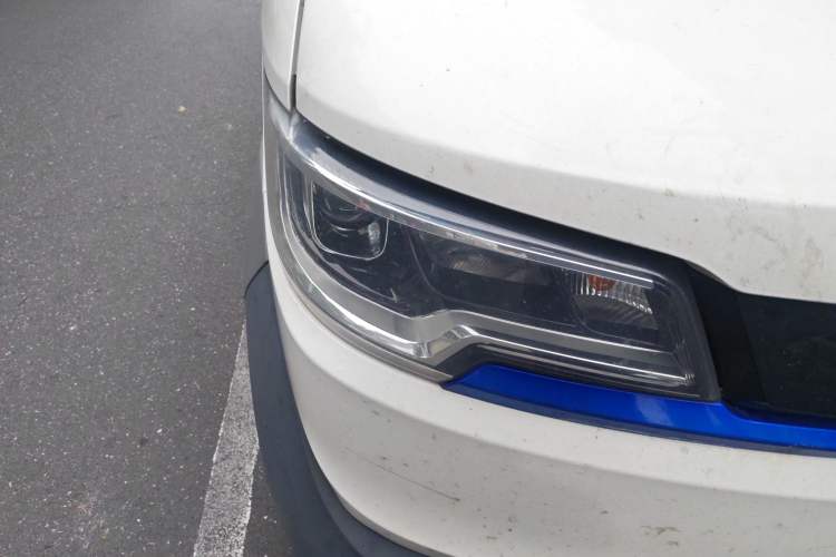 Used Foton Intelligent Blue Elf E7 2022 Standard Model 38.64 kWh Right Front Headlight