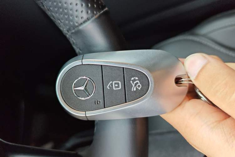 Used Mercedes-Benz GLC 2024 Facelifted GLC 260 L 4MATIC Luxury Version 5 Seats Vehicle Key