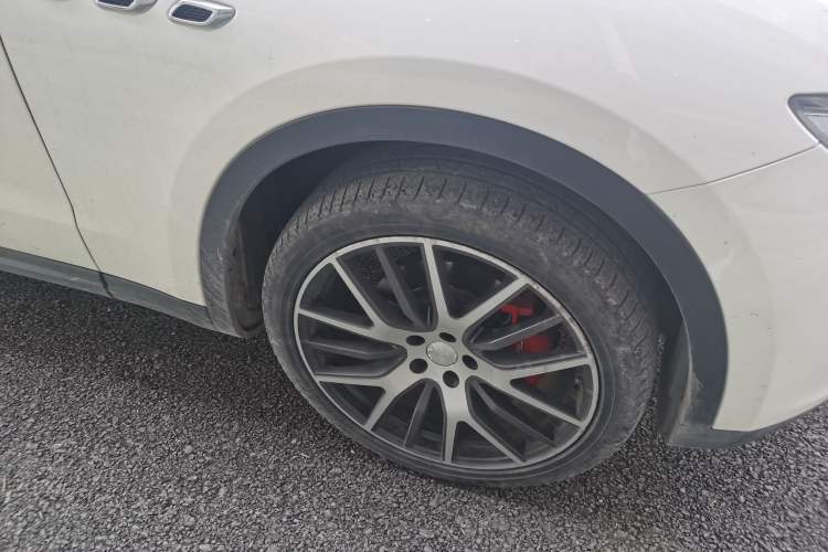 Used Maserati Levante 2016 3.0T Standard Edition Right Front Wheel Hub