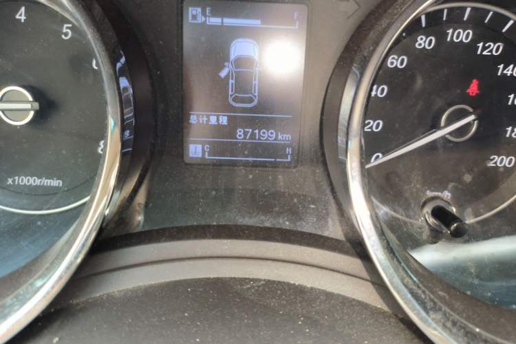 Used Baojun 730 2016 1.5L Manual Comfort Version 7 Seats China V Emission Standard Odometer Close Up