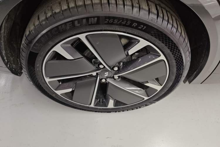 Used Li Auto L8 2025 Max Smart Refresh Edition
