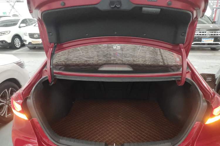 Used Hyundai Elantra (6th Generation / Lingdong) 2016 1.6L Automatic ZhiXuan · Youth Edition