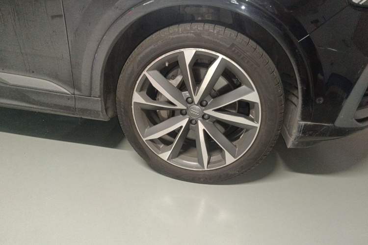 Used Audi Q7 2020 55 TFSI quattro S line sports model