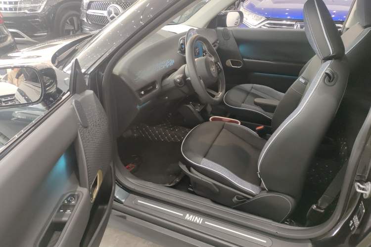 Used MINI Electric MINI COOPER 2024 456km COOPER E Classic Edition