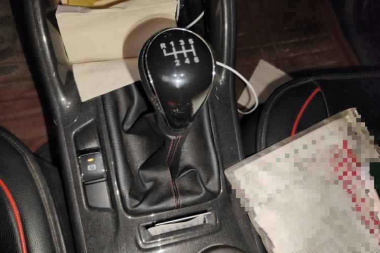 Used CHANGAN CS75 2017 Shangku Edition 1.5T Manual ZhiXiang Model Gear Lever