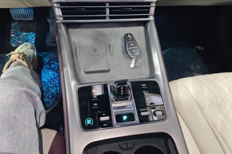 Used BYD Seal 2024 HONOR Edition DM-i 1.5T 121km Flagship Model
