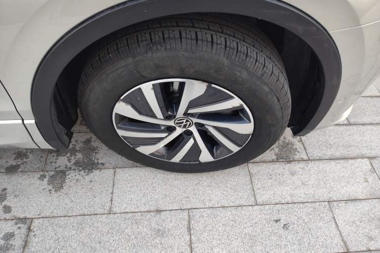 Used Volkswagen Tiguan L New Energy 2021 430 PHEV Plug-in Hybrid Flagship Edition Right Front Wheel Hub